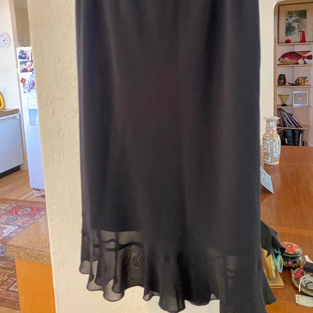 "Q" brand skirt